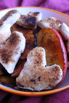 Toasted bread and apples